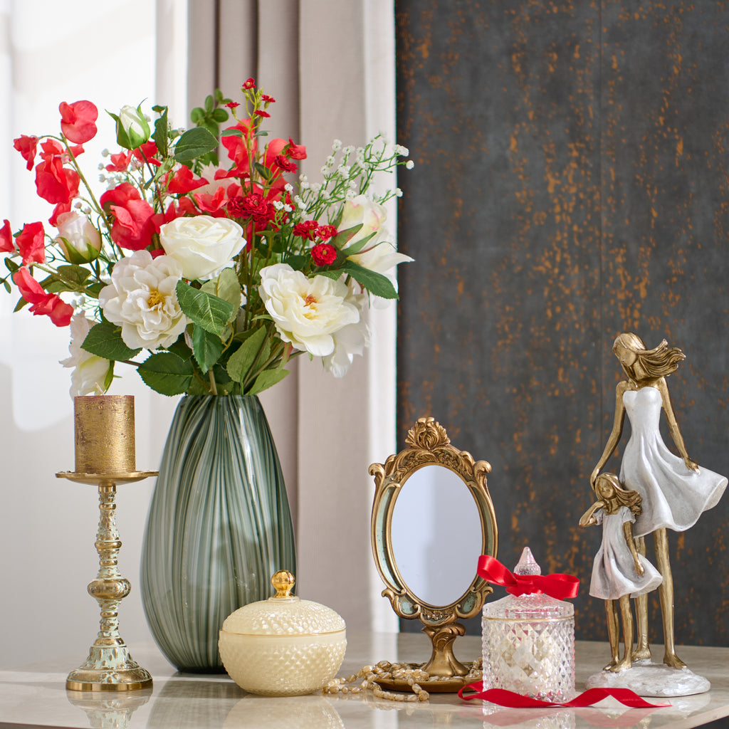 15+ Idei de cadouri de 8 martie pentru femeile importante din viața ta