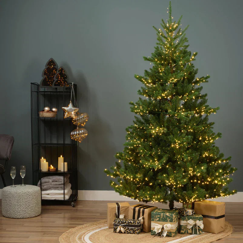 Bradul artificial perfect: Cum îl alegi și îl păstrezi ani la rând