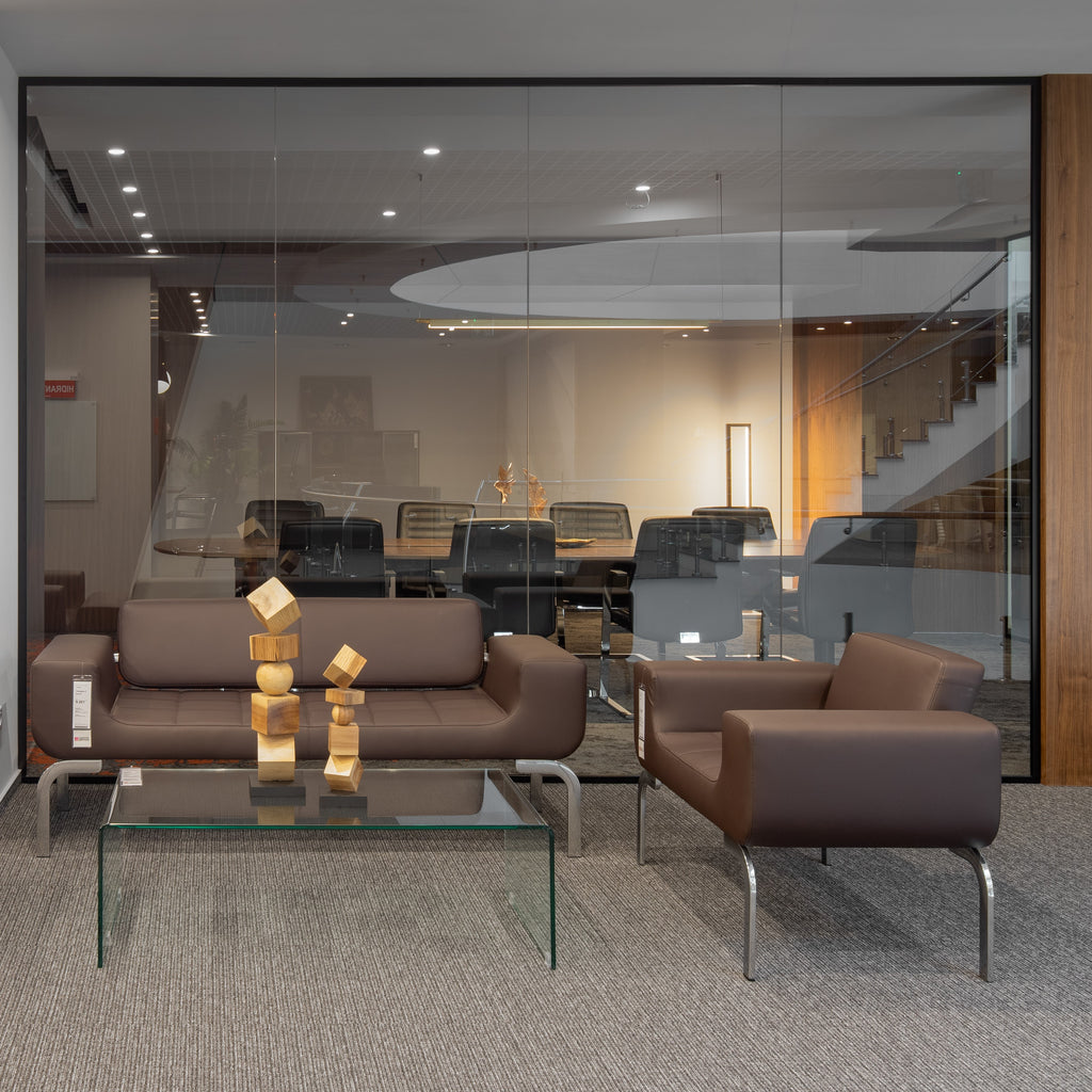 Vă așteptăm în noul showroom Mobexpert Office