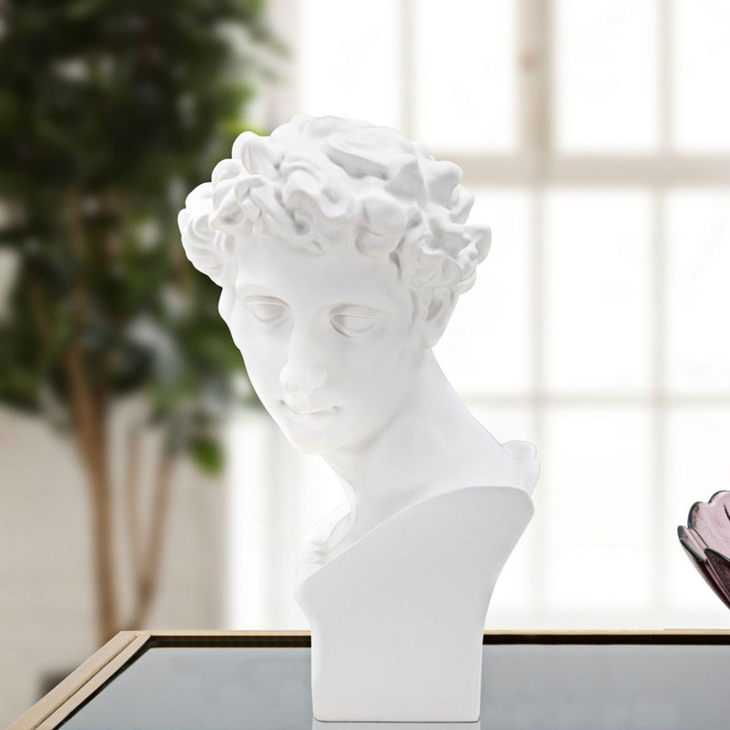 YOUNG ROMAN Figurină