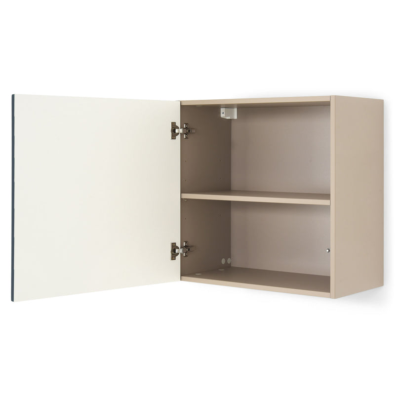 INFINITY Corp suspendat, 1 ușă