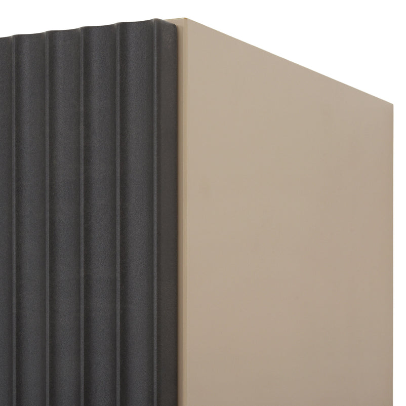 INFINITY Corp suspendat, 1 ușă