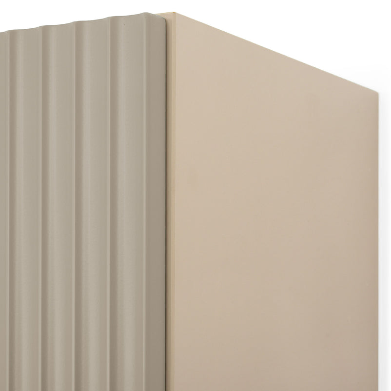 INFINITY Corp suspendat, 1 ușă