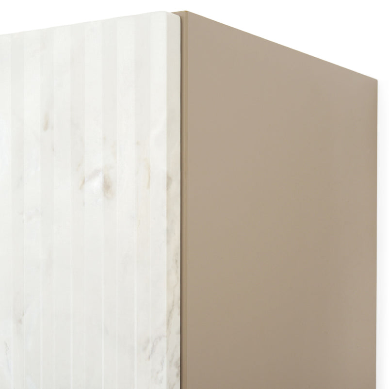 INFINITY Corp suspendat, 1 ușă