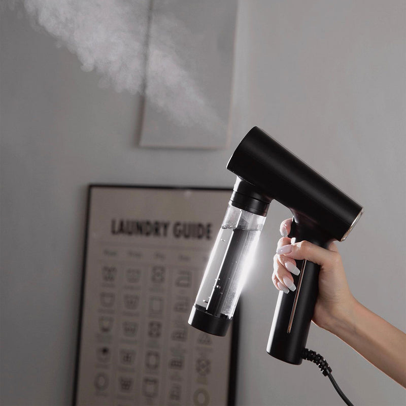 STEAM ONE - KARL Set aparat de călcat vertical și aparat de curățat scame