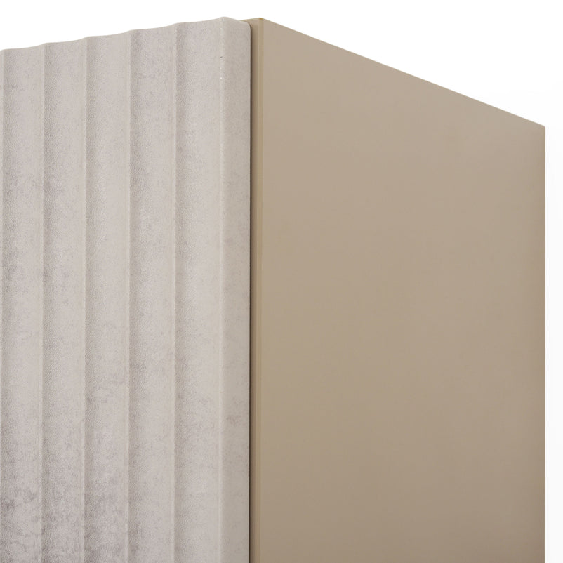 INFINITY Corp suspendat, 1 ușă