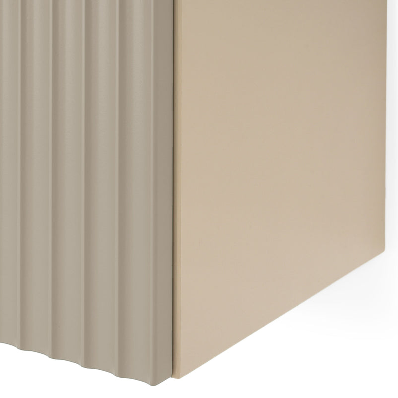 INFINITY Corp suspendat, 1 ușă