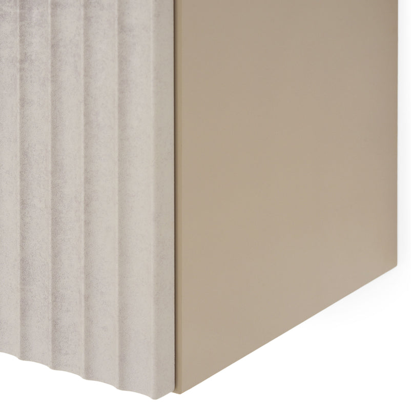 INFINITY Corp suspendat, 1 ușă