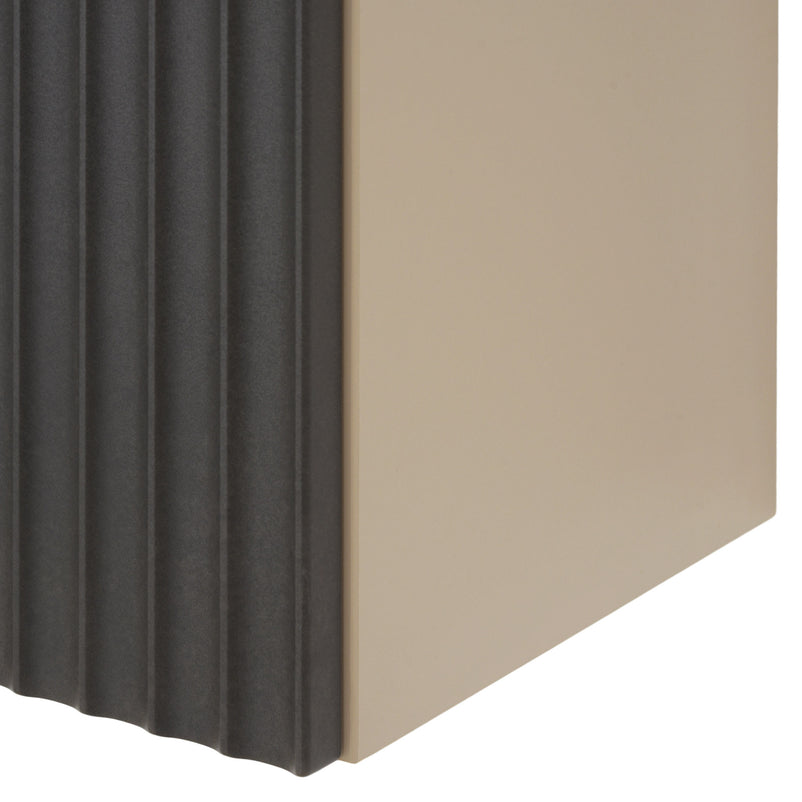 INFINITY Corp suspendat, 1 ușă