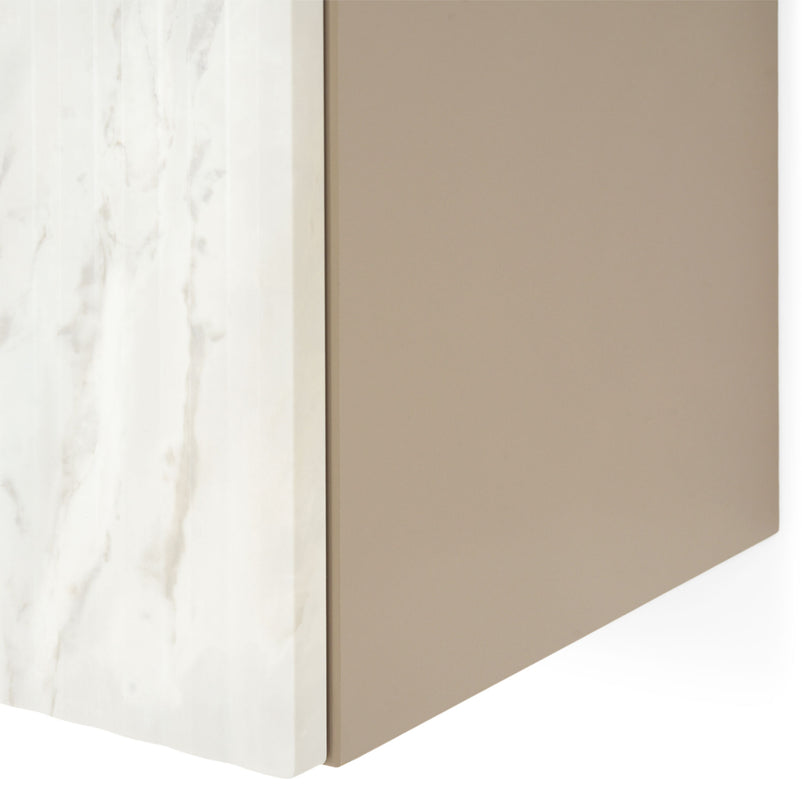 INFINITY Corp suspendat, 1 ușă