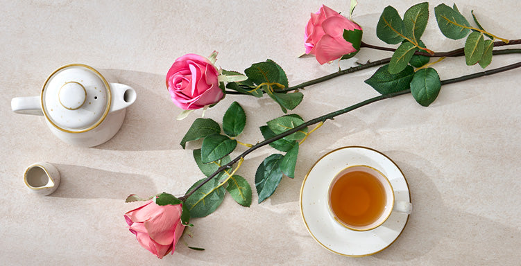 Cumpără dintr-o selecție de vaze și primești 3 trandafiri artificiali CADOU de la Mobexpert