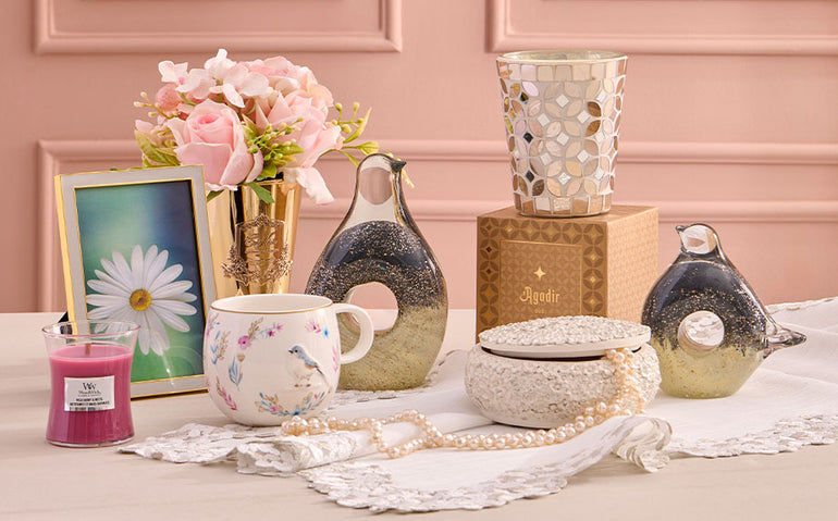 CADOURI PENTRU LUNA MARTIE! Surprinde femeile dragi din viața ta cu un dar special de la Mobexpert 