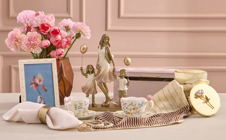 CADOURI PENTRU LUNA MARTIE! Surprinde femeile dragi din viața ta cu un dar special de la Mobexpert 