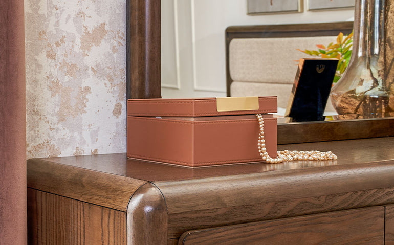 20% REDUCERE la o selecție de obiecte decorative, sfeșnice, lumânări, rame foto și cutii bijuterii de la Mobexpert 