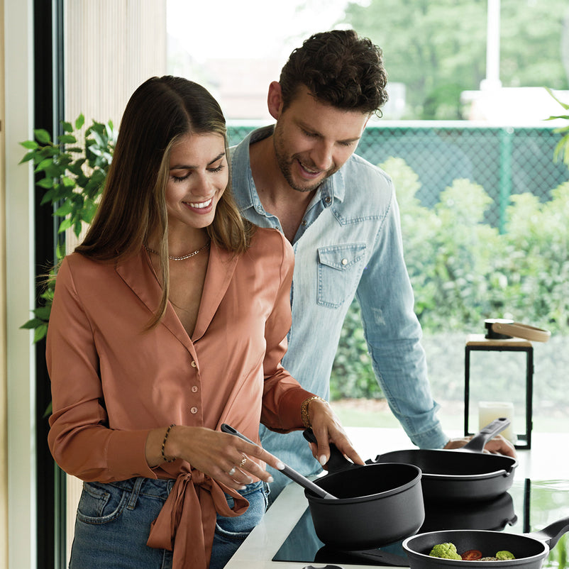 LEO Cratiță cu mâner și capac, aluminiu, D.18cm